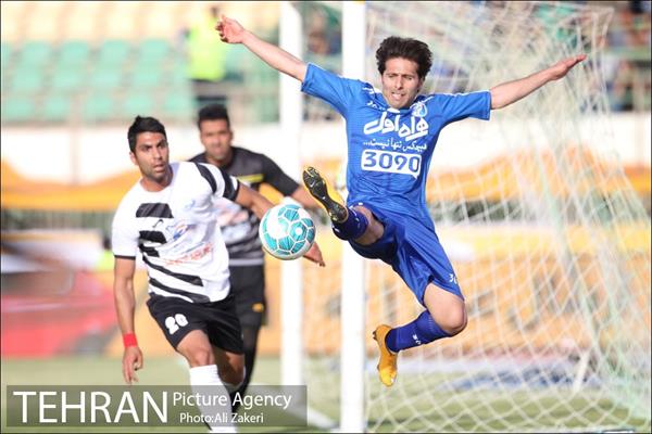 دیدار صبای قم و استقلال در لیگ برتر فوتبال 9