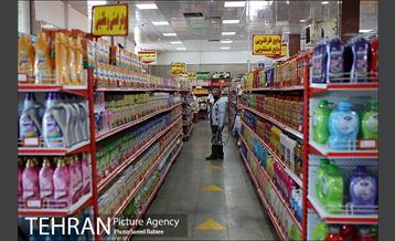 اجرای طرح فاصله گذاری اجتماعی در میدان میوه و تره بار صادقیه 32