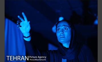 نمایش او فقط خسته بود‎ 7