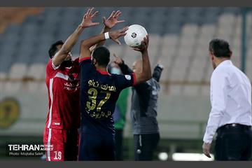 دیدار تیم های فوتبال پرسپولیس و نساجی مازندران 12