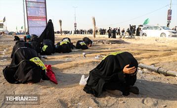 پیاده‌روی زائرین اربعین حسینی در مسیر نجف به کربلا 17