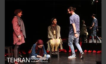 نمایش به طرز‎ 2