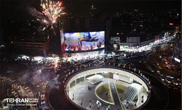 نورافشانی جشن پیروزی انقلاب اسلامی در میدان ولی‌عصر(عج) 9