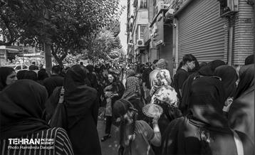 این روز از ابتدای خیابان ابوسعید، مترو منیریه، می‌توان بوی روغن داغ، آرد در حال سرخ شدن و شهد گلاب و شیره انگور حلوا را استشمام کرد. حلواپزان چهارراه گلوبندک، از جذابیت‌های ماه محرم پایتخت است