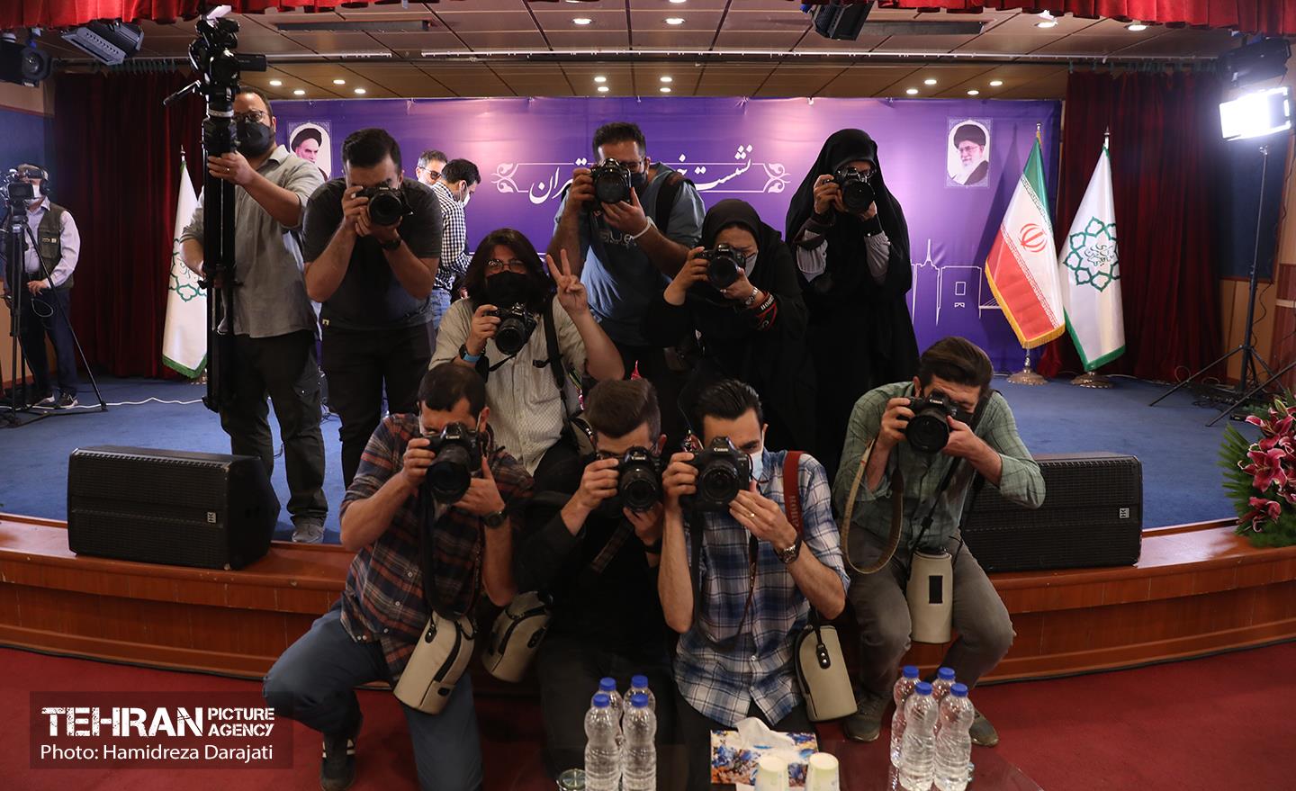 در حاشیه نشست خبری شهردار تهران  11