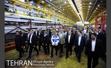 بازدید معاون اول رئیس جمهور به همراه شهردار تهران از کارخانه واگن‌سازی تهران 25
