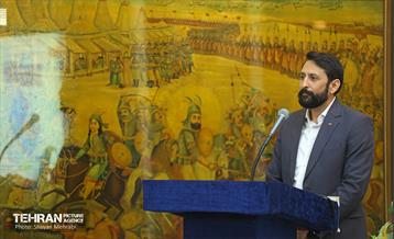 آیین رونمایی از کتاب "سر در مقدس" 1