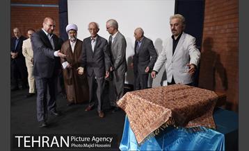 دیدار شهردار تهران با هنرمندان و رونمایی از قرآن خطی 18