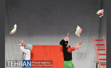 نمایش «مخ پریشون های شلم‎» 14