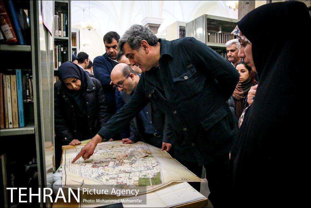 حضور پیروز حناچی در کتابخانه گردی الهام فخاری 17