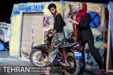 نمایش «هجده سالگی» 22