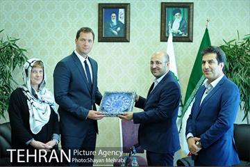 دیدار میهمانان خارجی حاضر در اجلاس جهانی شوراها و شهرداران با رییس مرکز ارتباطات و امور بین الملل شهرداری تهران 6