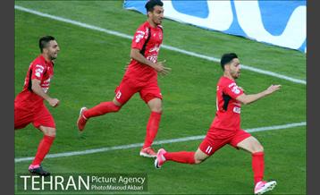 دیدار تیم های فوتبال پرسپولیس و پدیده