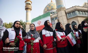 استقبال از خانواده شهدای غزه در میدان فلسطین تهران 32