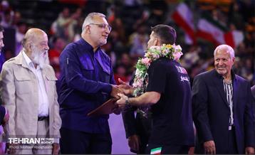 مراسم تجلیل از کشتی‌گیران قهرمان جهان (جشنی برای ایران) 42