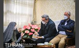 دیدار شهردار تهران با مادر شهیدان خالقی پور 18
