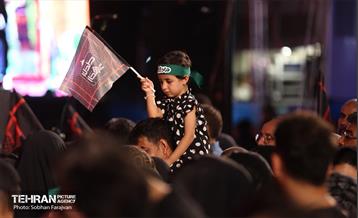 آئین بدرقه زائران اربعین در میدان آزادی 48