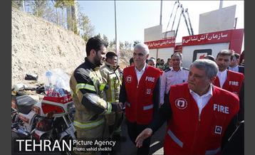 بازدید شهردار از امکانات و تجهیزات جدید سازمان آتش نشانی 19