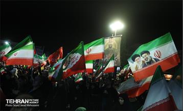 تجمع شب سی‌وچهارم در میدان انقلاب 11