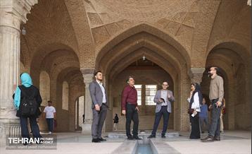 بازدید معماران از مجموعه تاریخی اتحادیه و پروژه بازآفرینی ساختمان بلدیه 35