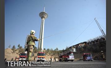 بازدید دکتر نجفی از مانور نیروهای آتش نشانی 32