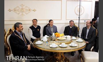 نشست صمیمانه شهردار تهران با خانواده های شهدای آتش نشان و آسیب دیدگان حادثه ساختمان پلاسکو 1