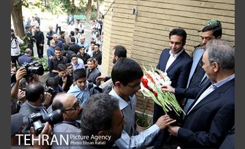 شهردار تهران در آیین نواختن زنگ سال تحصیلی جدید در دبیرستان ماندگار البرز 40