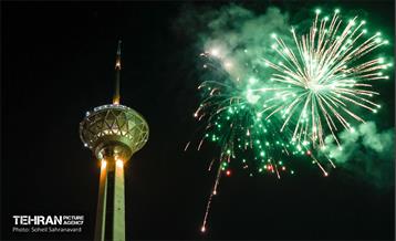 نورافشانی جشن پیروزی انقلاب اسلامی‌ در برج میلاد 8