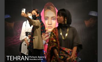 نمایش عکس «زیبایی در جنگ» 30