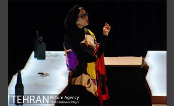 نمایش سه روایت از زندگی‎ 5