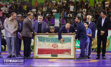 مراسم تجلیل از کشتی‌گیران قهرمان جهان (جشنی برای ایران) 3