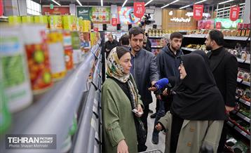 بازدید سخنگوی دولت از بازار میوه و تره‌بار و شهروند جلال آل احمد 3
