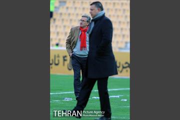 دیدار تیم های فوتبال نفت تهران و پرسپولیس