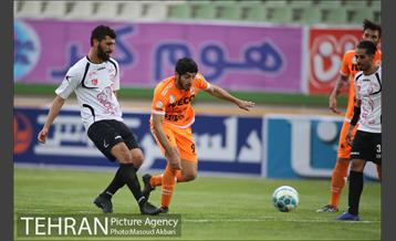 دیدار دو تیم فوتبال سایپا تهران و نفت تهران