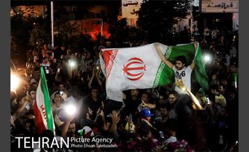 شادی مردم تهران پس از صعود تیم ملی فوتبال به جام جهانی 13