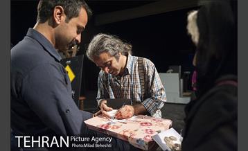 رونمایی از کتاب نمایشنامه زنانی که به بزها خیره شده اند 25