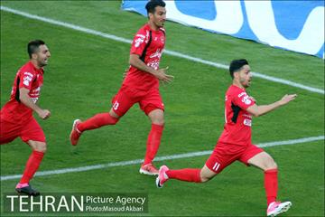 دیدار تیم های فوتبال پرسپولیس و پدیده