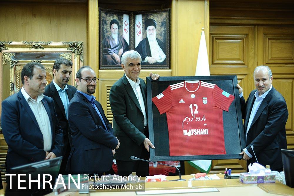دیدار اعضای فدراسیون فوتبال با شهردار تهران 43