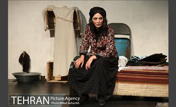 نمایش روز عقیم‎ 17