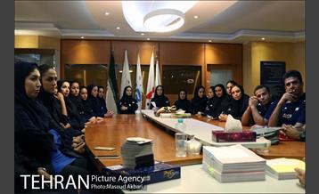 بدرقه دکتر داورزنى از تیم ملى والیبال بانوان  14