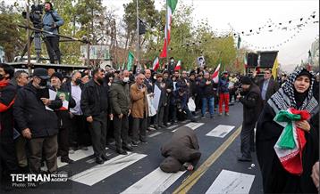 تشییع پیکر ۱۰۰ شهید مردمی و مدافع امنیت در تهران - 1 56