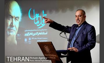 تولد ماه، فخرالدین فخرالدینی 8