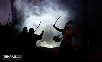 نمایش «تنهاتر از مسیح» 17