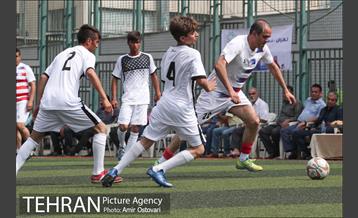 دیدار دوستانه بین پیشکسوتان پرسپولیس-استقلال با کودکان کار 7