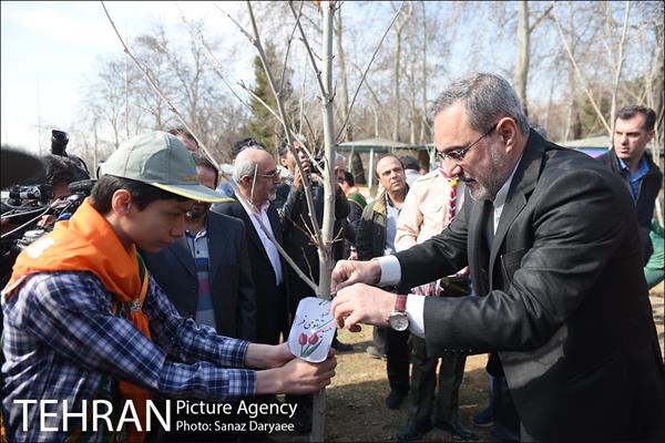 آیین درختکاری با حضور دکتر بطحایی وزیر محترم آموزش و پرورش 2