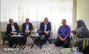 دیدار شهردار تهران با خانواده شهید حسینی 7