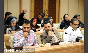 نشست هم اندیشی رئیس مرکز ارتباطات شهرداری تهران با اصحاب رسانه 14