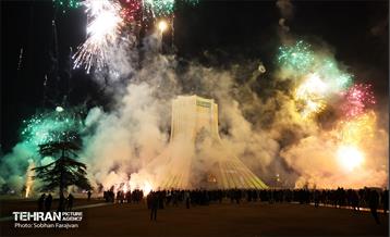 نورافشانی جشن پیروزی انقلاب اسلامی در میدان آزادی 24