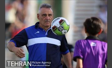 دیدار تیم‌های فوتبال گسترش فولاد و پرسپولیس 21