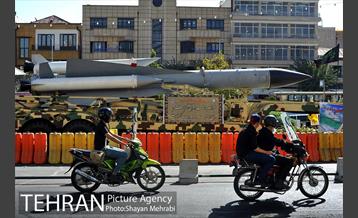 نمایشگاه دفاع مقدس در میدان بهارستان 26